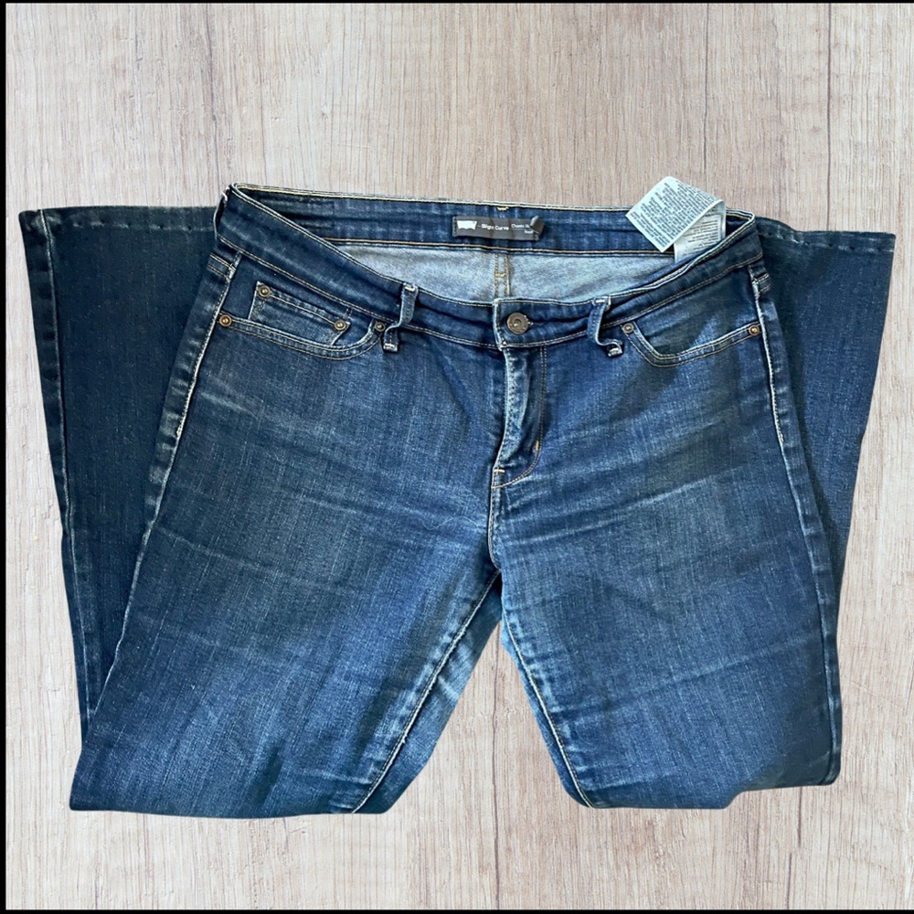 Levis Slight Curve Classic rise boot cut size 8/28 | night out date night